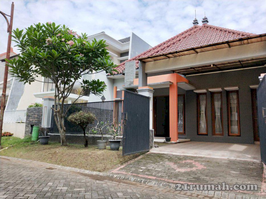 Dijual Cepat Rumah di Jalan Telaga Golf Araya, Malang
