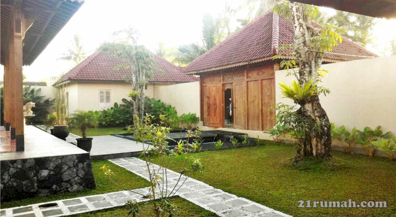 Di jual tanah dengan joglo