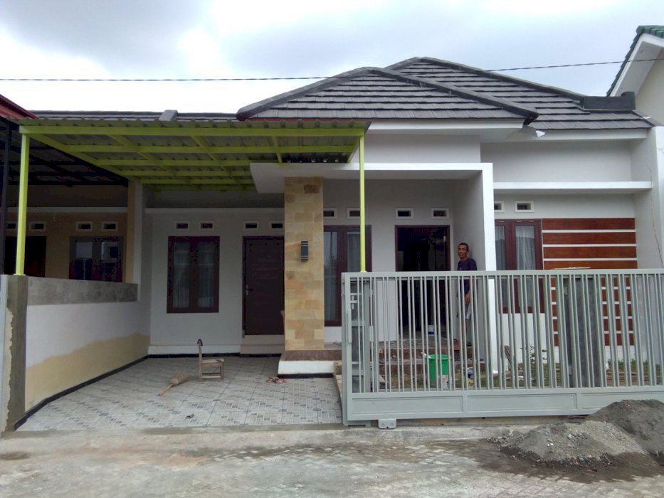 Rumah 1 lantai Desain Bebas di Perumahan Samara Paris selatan Gabusan 