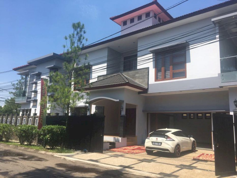 DI JUAL RUMAH COCOK UNTUK TEMPAT TINGGAL, KANTOR, KLINIK, GUEST HOUSE