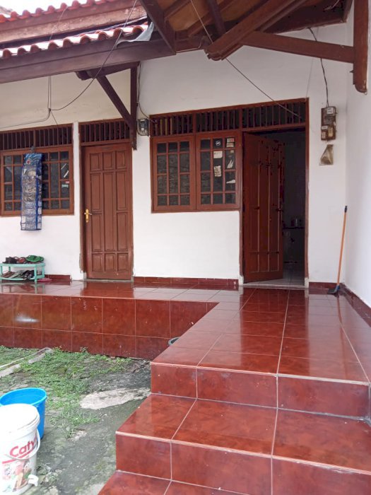 Jual cepat rumah dan 1 bangunan kost 6 pintu di lenteng agung jaksel