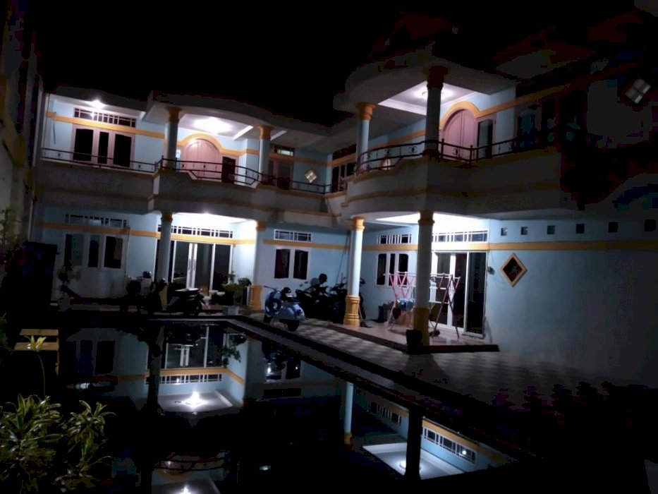 DIJUAL RUMAH MEWAH TERSEDIA KOLAM RENANG