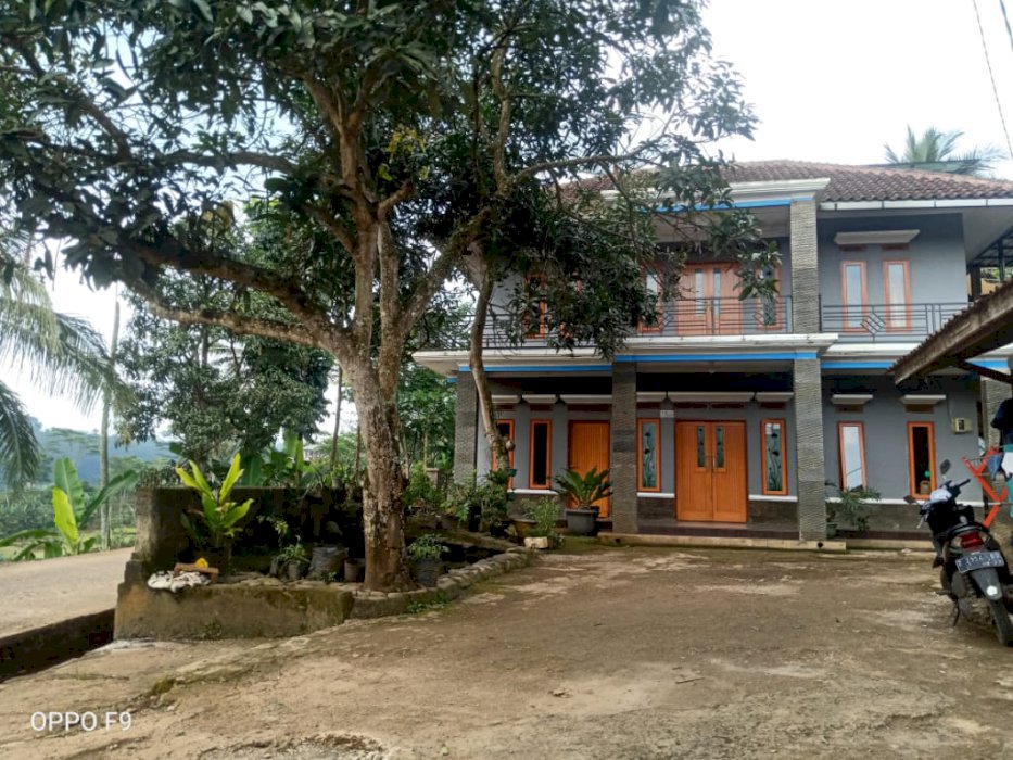 DIJUAL DUA RUMAH DUA LANTAI