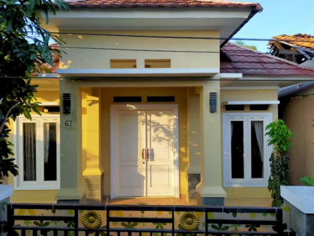 Rumah dengan tanah luas di Kranji Bekasi Kota