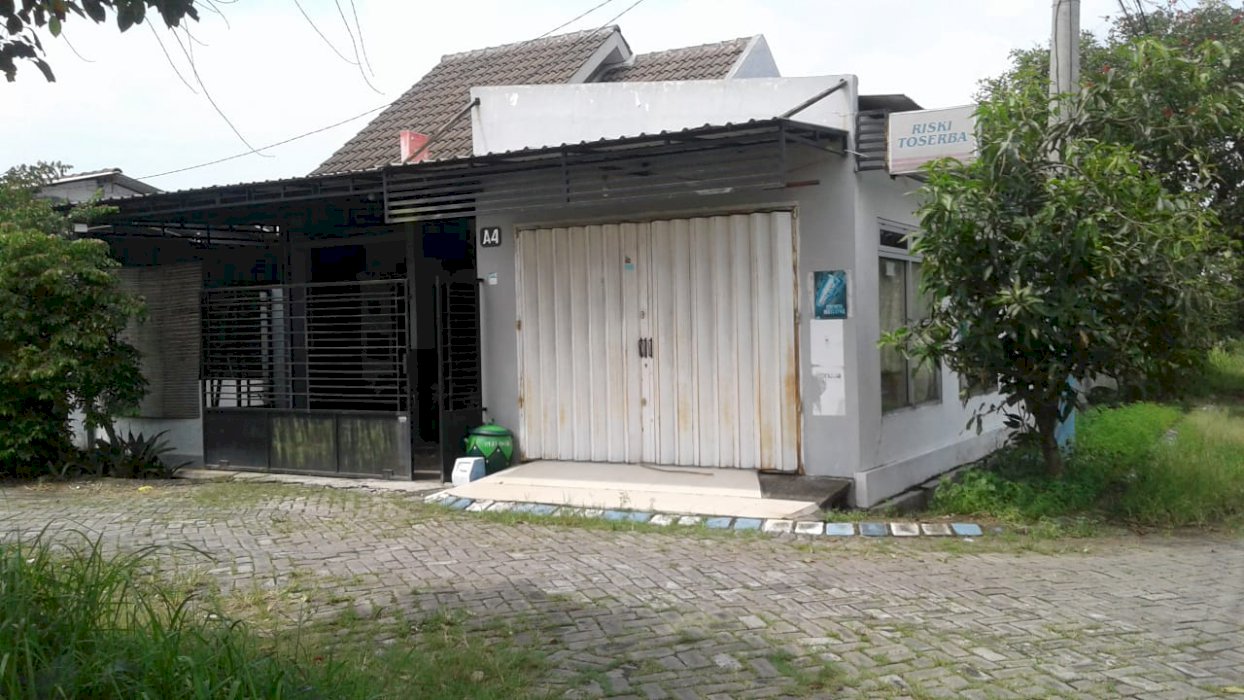 Rumah ada tempat usaha/toko di Grinting,Tulangan,Mulyosejati,Sidoarjo
