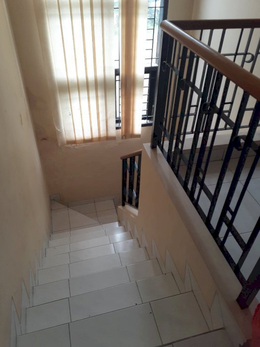 Dijual rumah di Legenda Wisata Cibubur