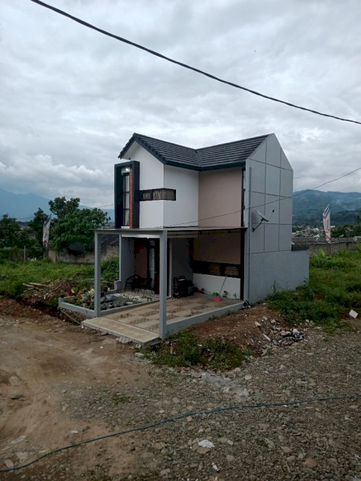 Rumah 2 lantai harga 1 lantai