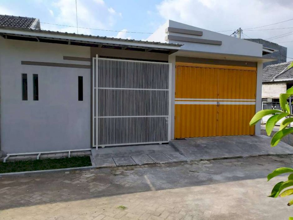 DIJUAL RUMAH MINIMALIS SIAP HUNI DI PERUM QUEEN GARDEN