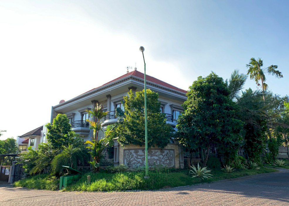 Graha Family Surabaya Rumah exclusive