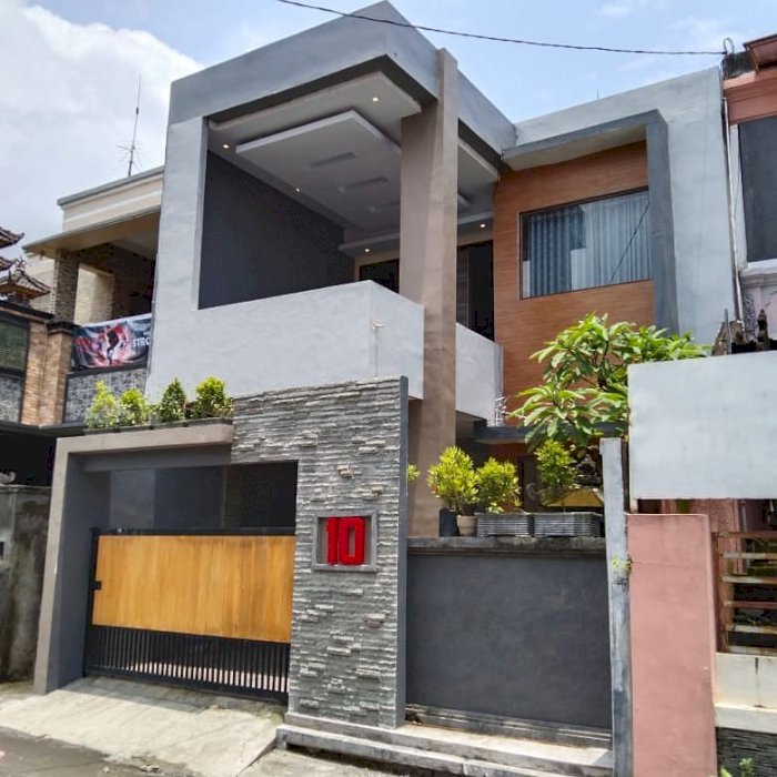 Rumah 2 lantai di pusat kota dekat rumah sakit bali med denpasar bali