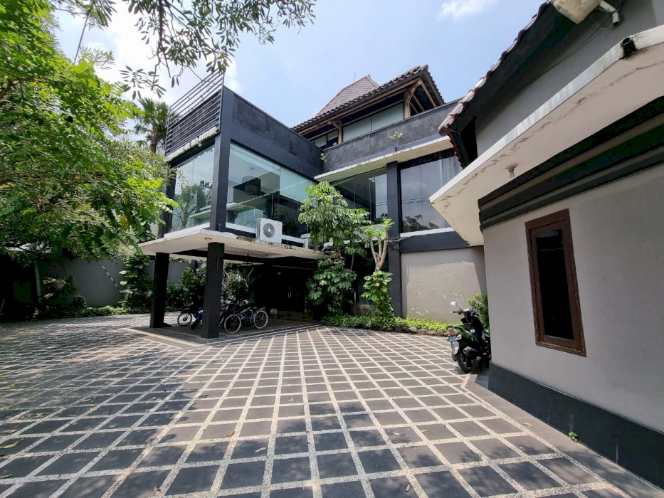 Properti Langka di Raya A. Yani Sby - Eks Resto