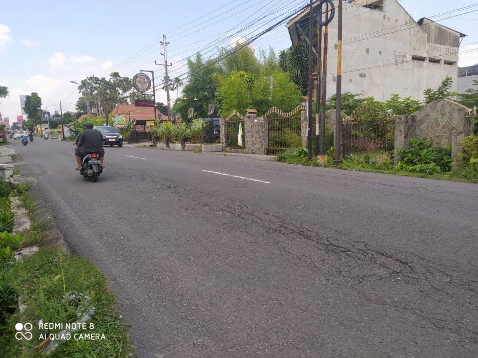 Tanah pinggir jalan jakal km 8.5 cocok untuk usaha dan tempat tinggal