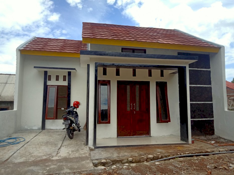 Rumah mewah minimalis  modern The villa djanoko siroto