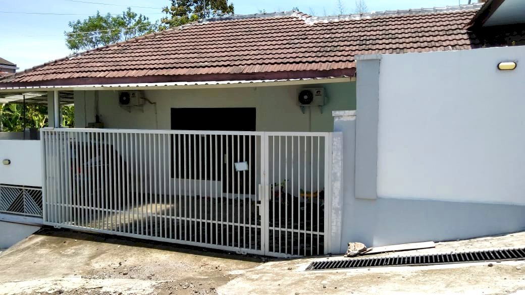 Rumah Siap Pakai Bebas Banjir di Srondol