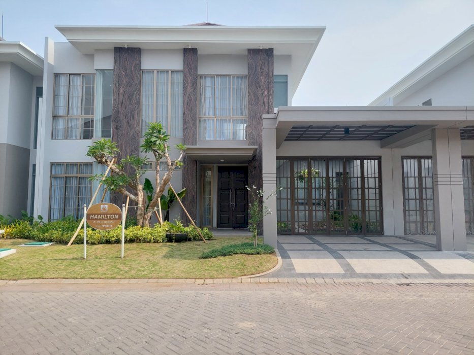 Rumah Mewah dengan fasilitas lengkap dekat mana saja di SURABAYA BARAT