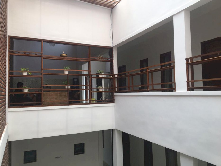 Rumah + Bisnis Kost kostan lkp dgn isi semua + (karyawan)  PEPELEGI WARU.