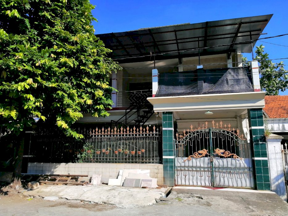 Rumah 3 lantai tenggilis Mejoyo Surabaya Timur  dekat Ubaya dan Merr murah