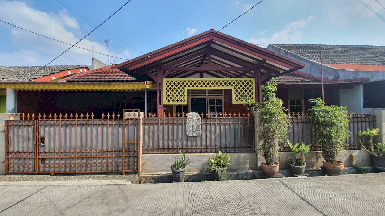 Jual Rumah dalam komplek dekat sumarecon bekasi