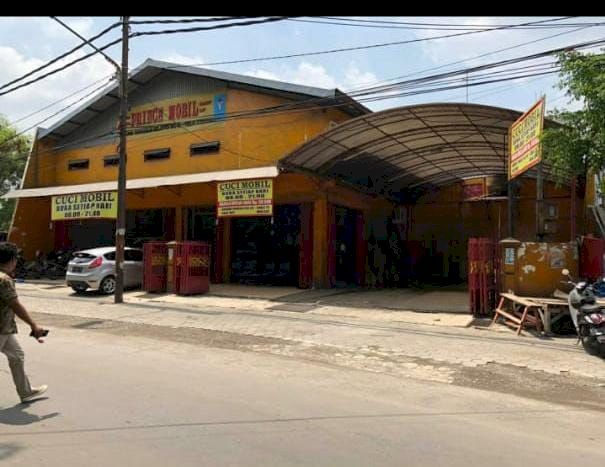 Rumah Usaha Cuci Mobil Tenggilis Surabaya