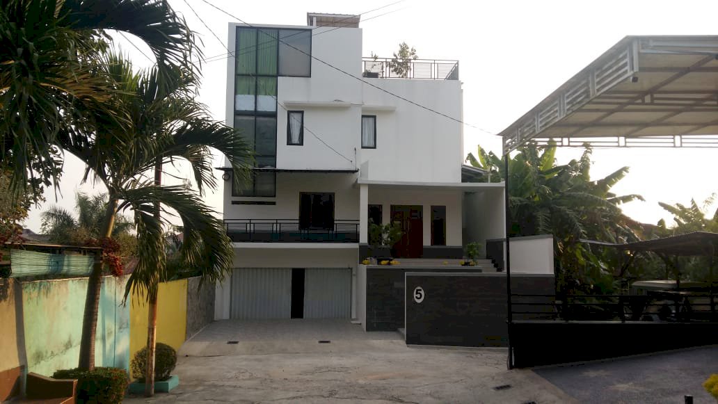 Rumah Eksklusif Dekat Istana Gubernur Sumsel Kota Palembang