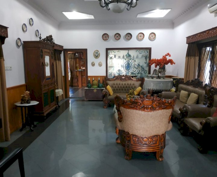 Rumah Mewah Klasik di Talang Semut Palembang