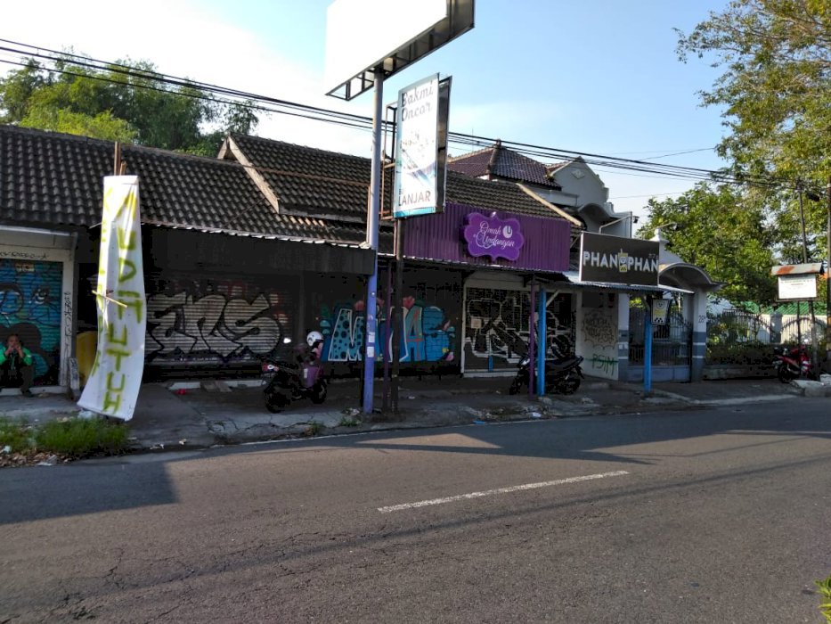 Tanah dijual tepi jalan bonus bangunan