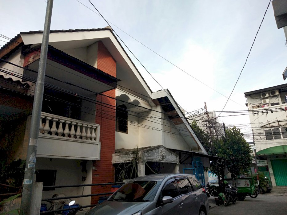 Dijual rumah kost berikut kios lokasi strategis dekat kejakarta pusat