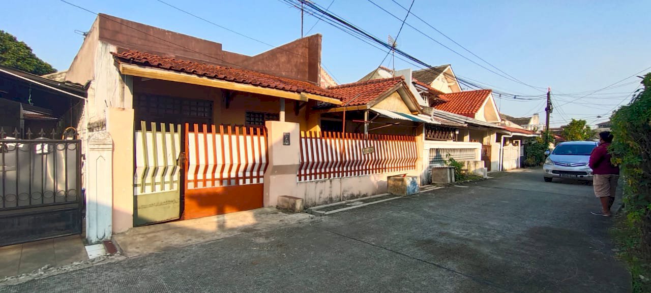 RUMAH DIJUAL SIAP HUNI -LUAS 120M2 , RENI JAYA AKSES MUDAH KEMANA MANA.