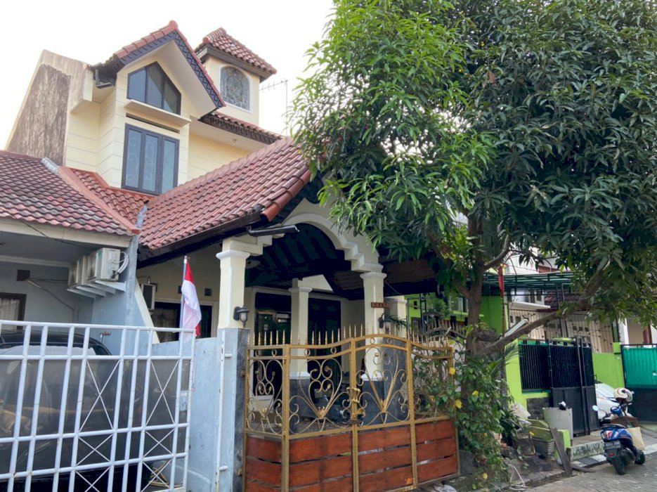 Rumah second dijual 3 lantai di bekasi timur