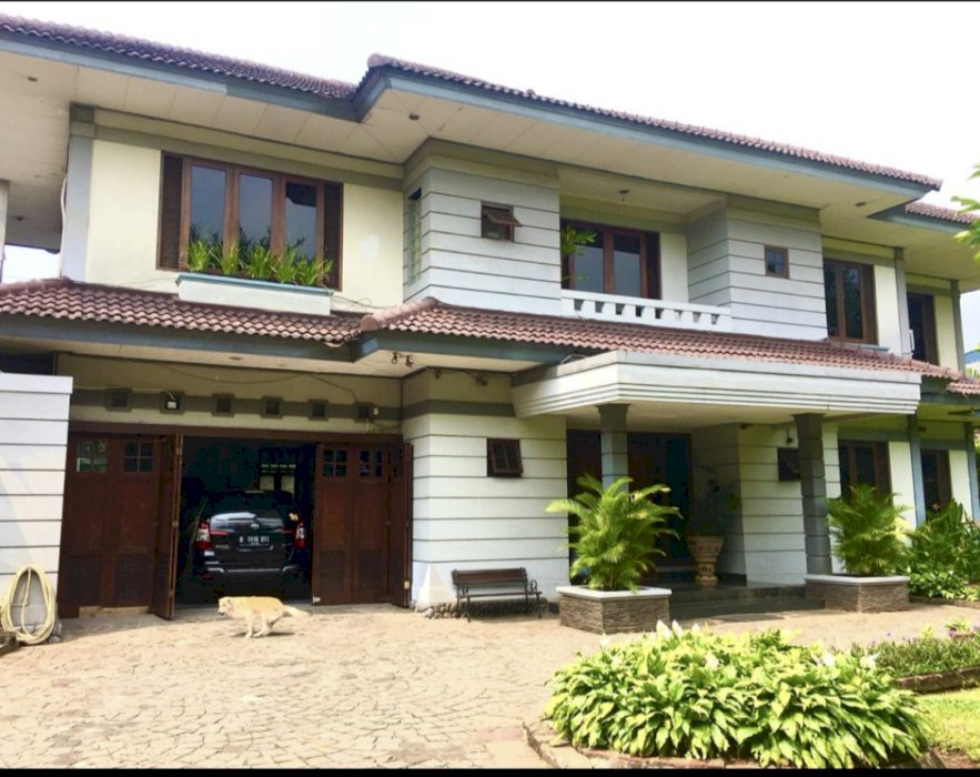 Rumah di Taman Kedoya Baru