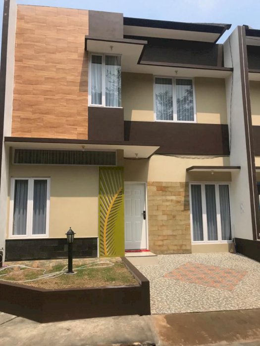 Di jual Rumah 2 lantai Siap Huni di pinggir jalan utama jatirangga