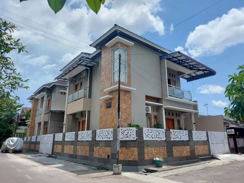 Rumah gagah bagus dijual solo klodran baturan colomadu 1 9 M