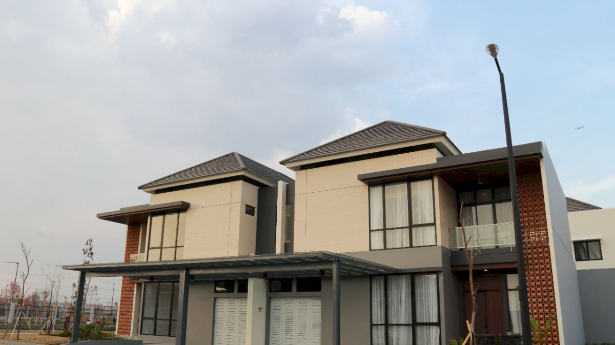 RUMAH MEGAH DI PUSAT PEMERITAHAN KOTA BANDUNG JL.EMILY KOMPLEK SUMMARECON,