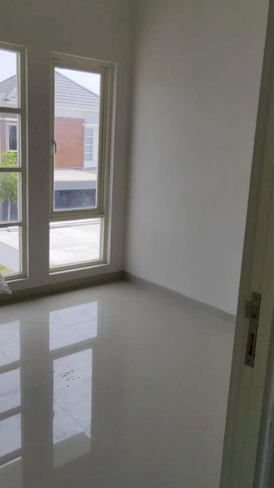 DISEWAKAN PURI SURYA JAYA 2 LANTAI, LUAS, LEGA DAN NYAMAN