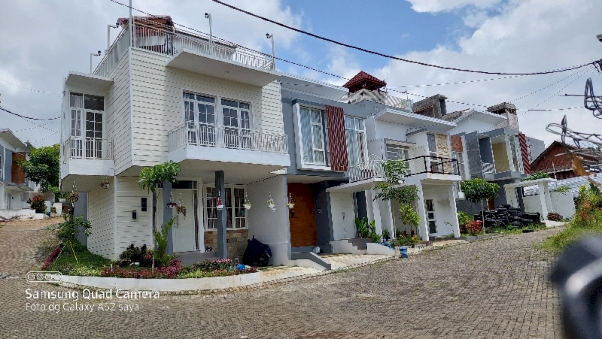 VILLA CANTIK NUANSA PEGUNUNGAN DI KOTA BATU Batu