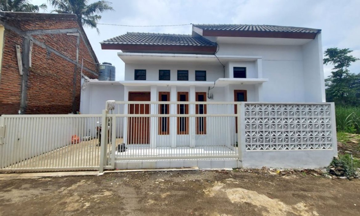 DIJUAL RUMAH MURAH DENGAN VIEW MENAWAN DI KARANGPLOSO , Malang