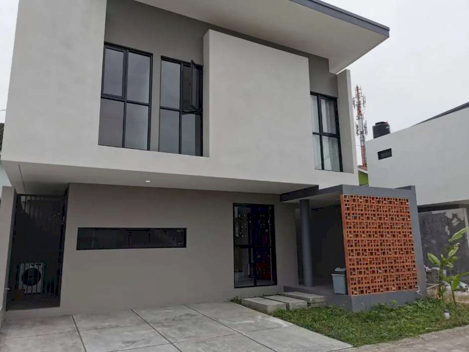 Rumah mewah design milinial 2 lantai dekat bandara adi soemarmo
