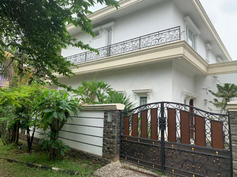 Rumah mewah Jakarta Selatan Taman Lebak Bulus