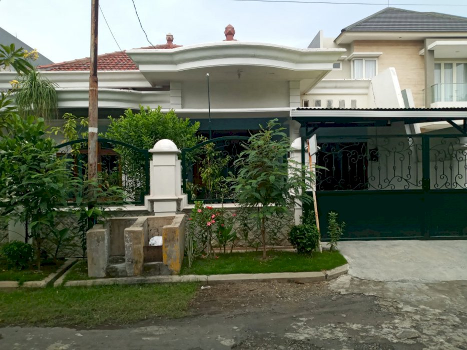 RUMAH DI MANYAR KERTA ADI SURABAYA