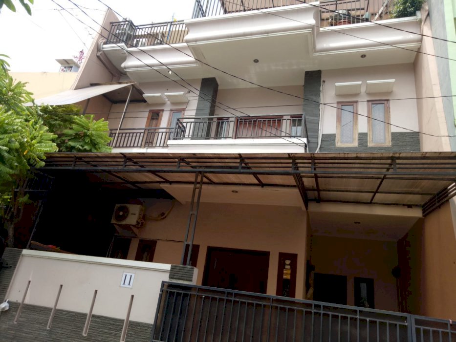 DI JUAL RUMAH ADA KOSTAN NYA DI PULOGADUNG JAKARTA TIMUR