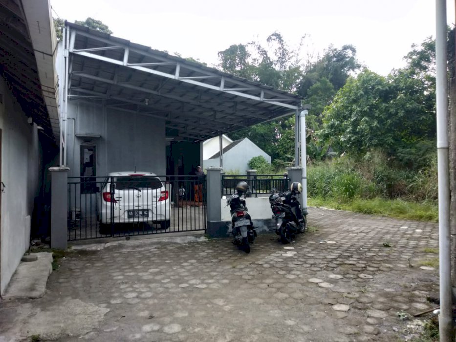 Dijual Rumah 2 lt Hook Lokasi dekat UII jl Kaliurang km 12