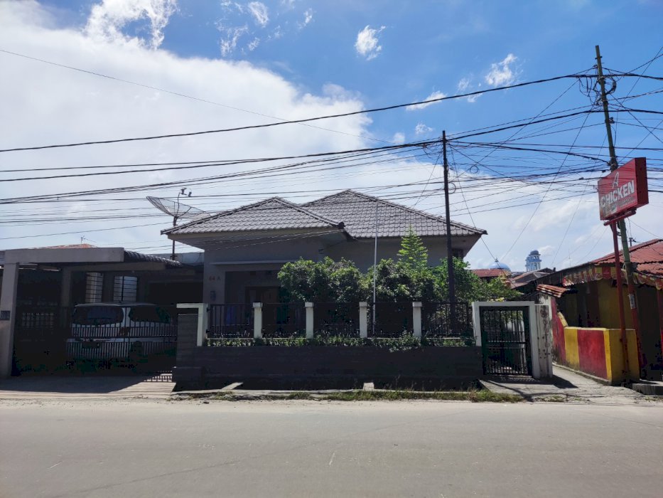 RUMAH DITENGAH KOTA PEKANBARU