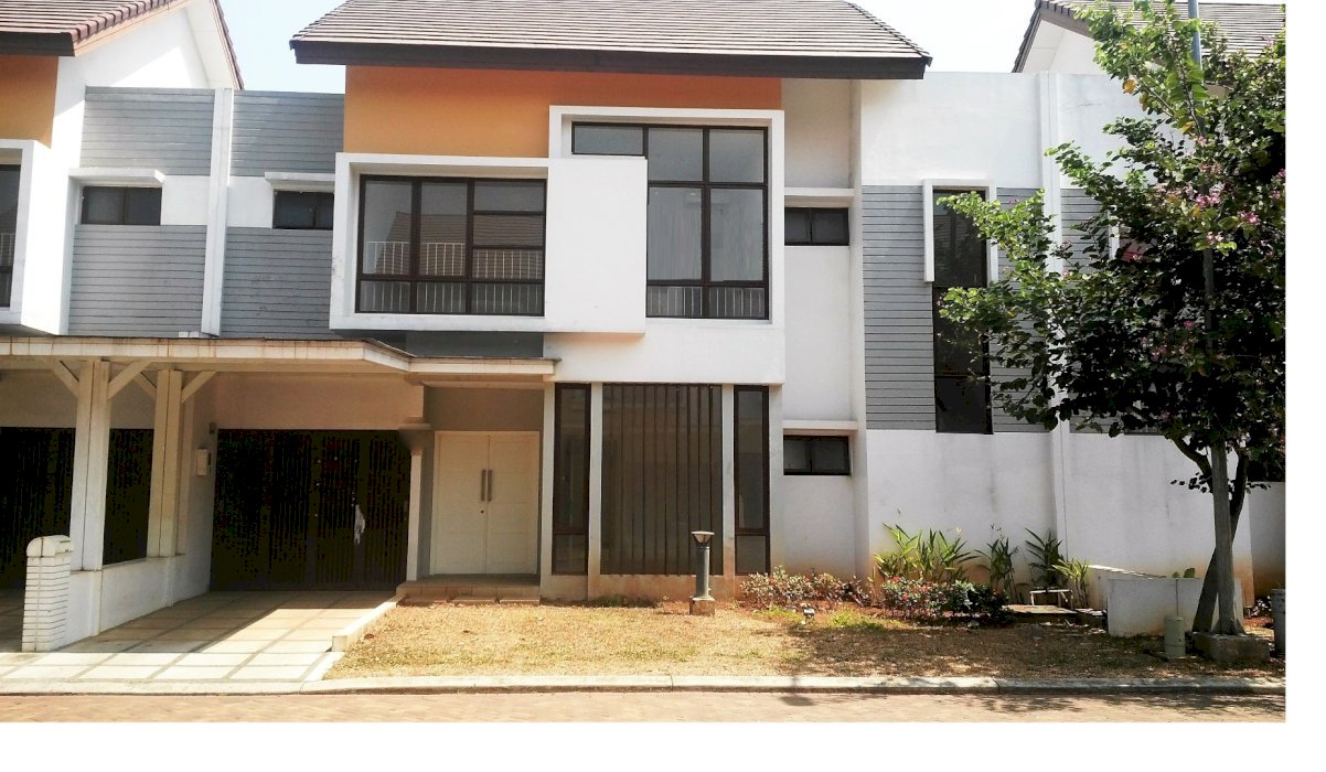 Rumah 2lt siap huni 10x20 type 4KT Cluster Lantana JGC Jakarta Timur