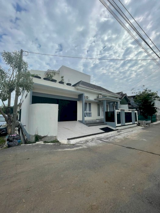 Rumah baru mewah 2lantai hook tengah kota