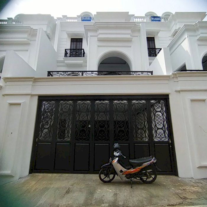  Rumah + Kolam Renang Di Komplek DPR Jln Benda Jagakarsa