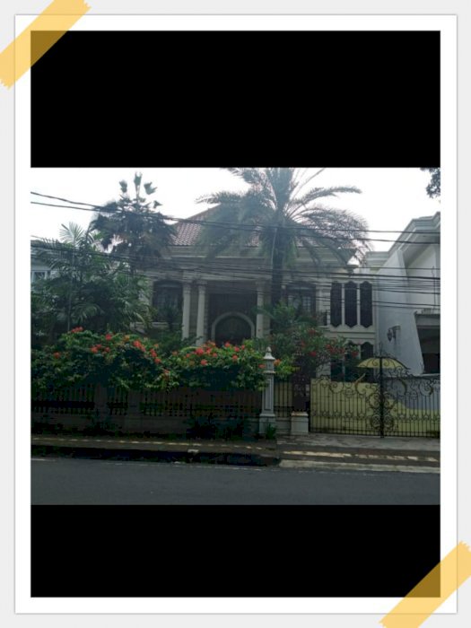 FOR SALE Rumah Asri Kawasan Menteng Jalan Madiun Jakarta Pusat
