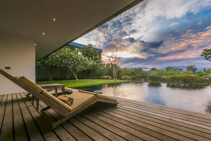 Dijual cepat villa 700 meter dari pantai