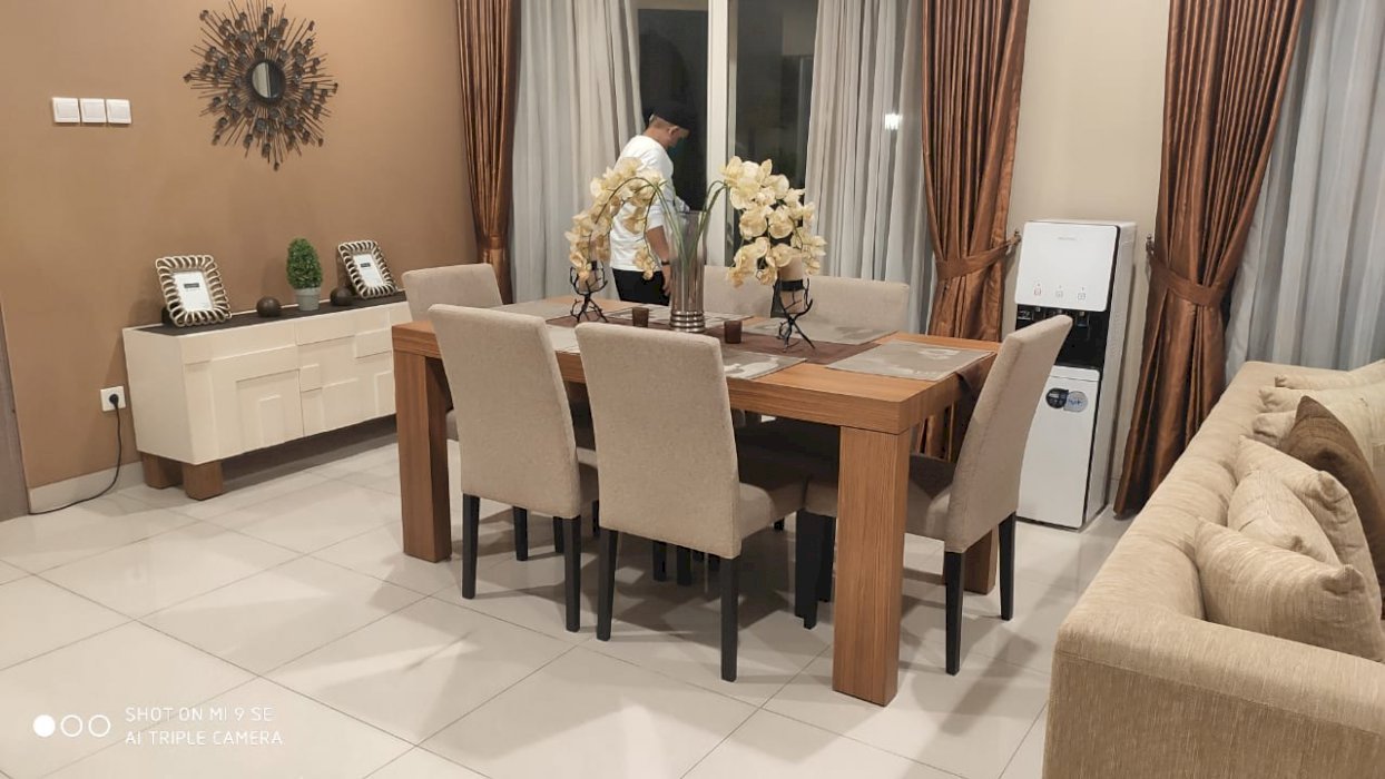 Dijual rumah contoh WEST ESPLANADE Jalan BULEVAR UTAMA samping Mall