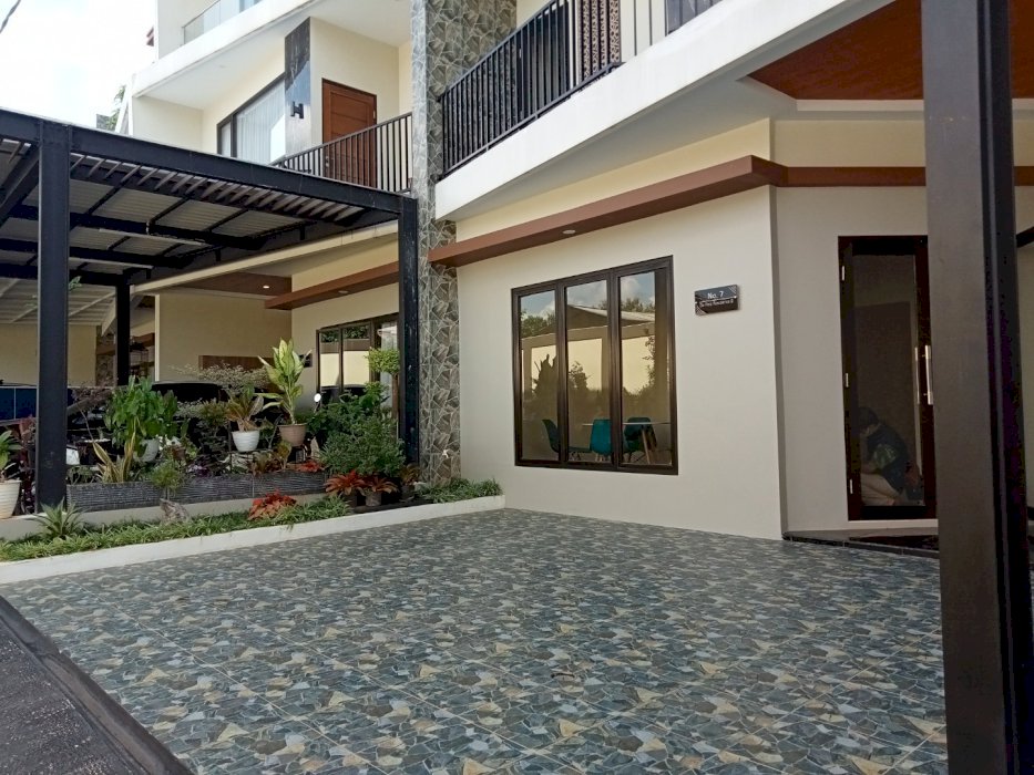 Rumah Siap Huni 3 Lantai Nyaman 5 menit Pintu Tol Jatiasih