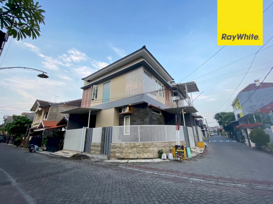 Dijual Rumah 2 Lantai Lokasi di Jl. Mulyosari Utara Surabaya